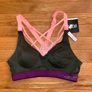 Victoria Secret NWT strappy sports bra size 32A